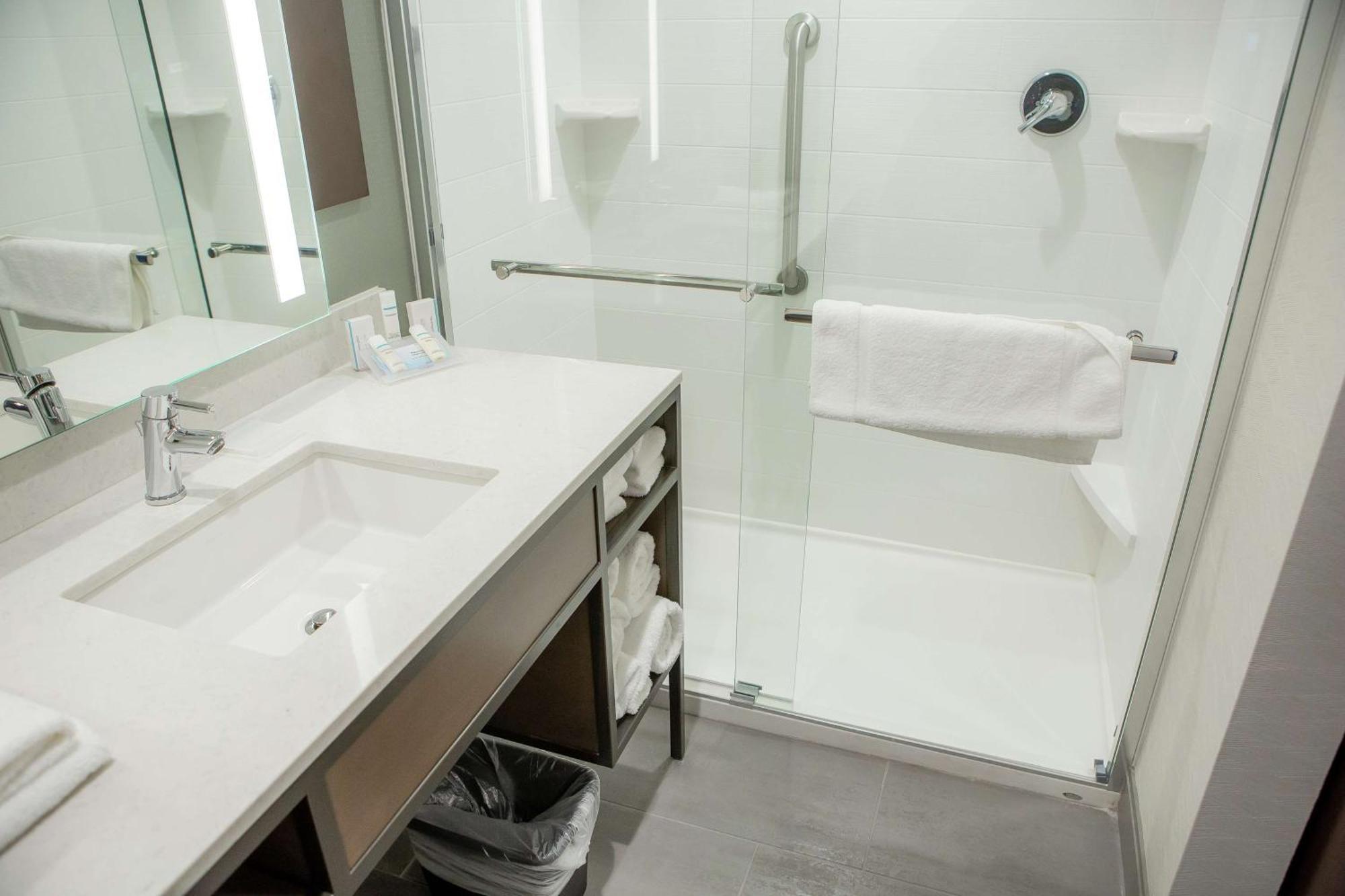 Hilton Garden Inn Corning Downtown Экстерьер фото