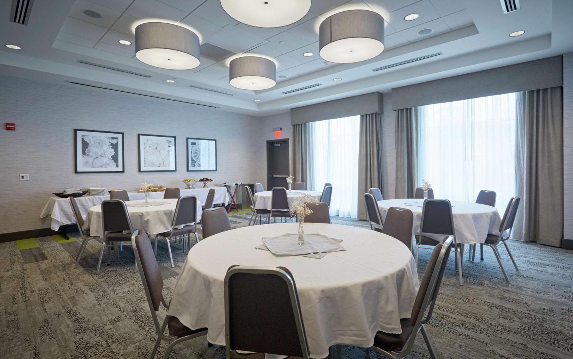 Hilton Garden Inn Corning Downtown Экстерьер фото